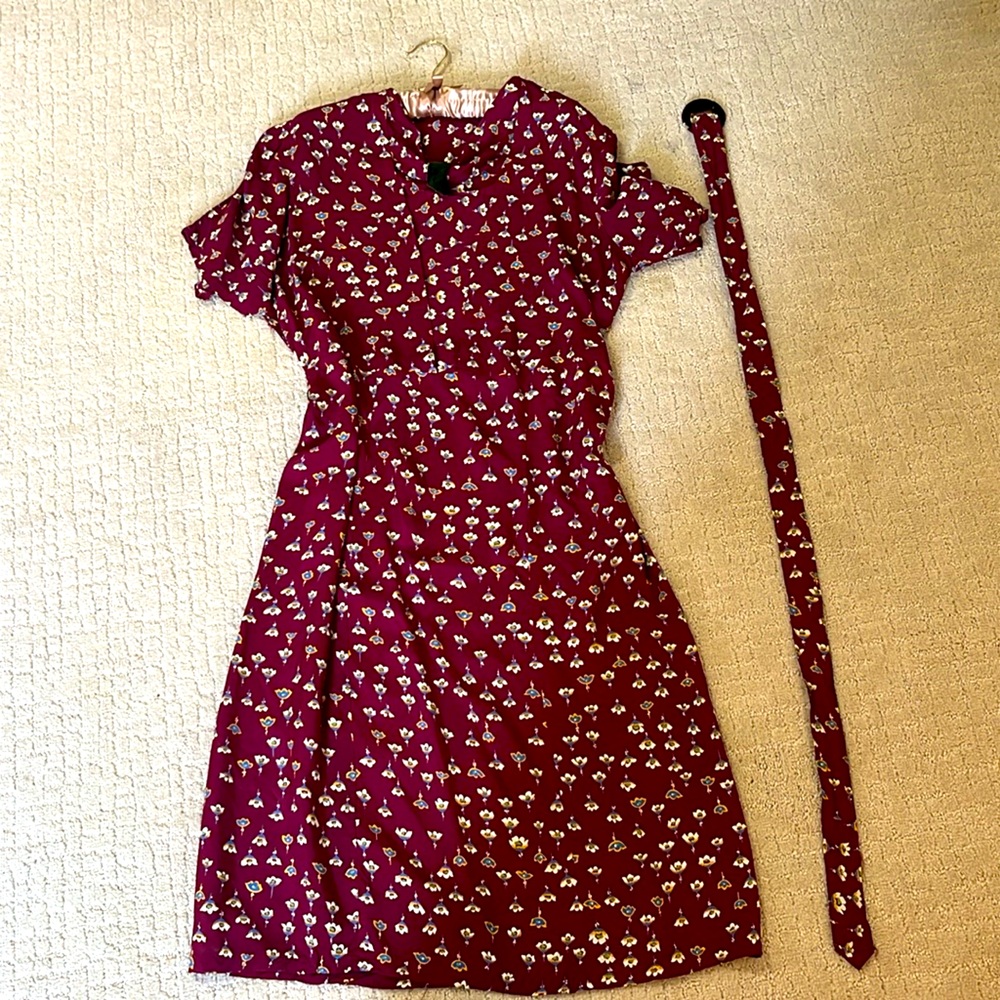 True vitnage 1940s Floral Burgundy Dress